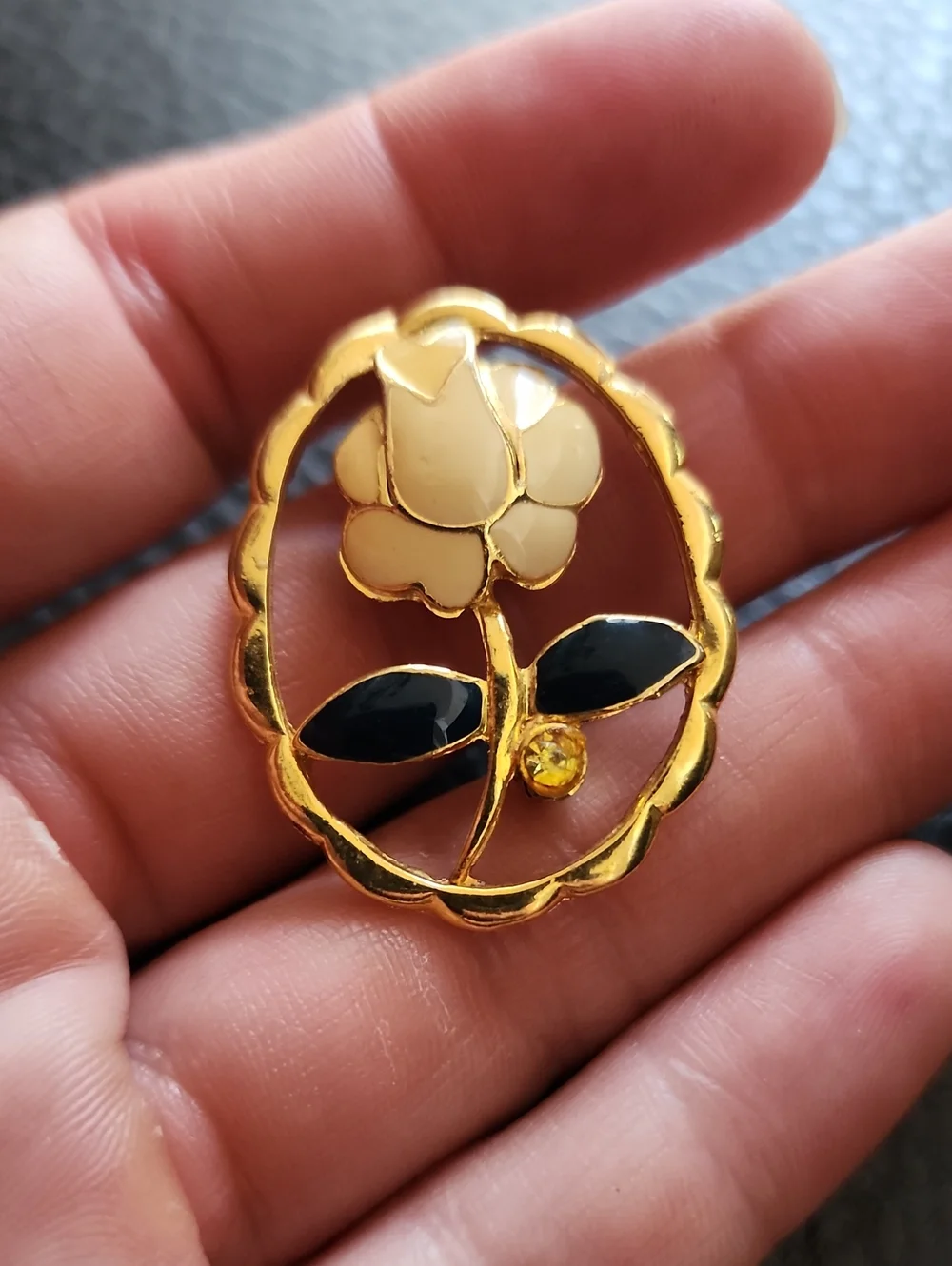 VTG Gold-Tone Cream Flower Oval Brooch with Black Leaves